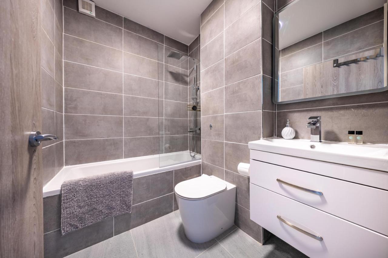 Ash View Place 4 -Heathrow - Thorpe Park - Free Parking Staines-upon-Thames Εξωτερικό φωτογραφία