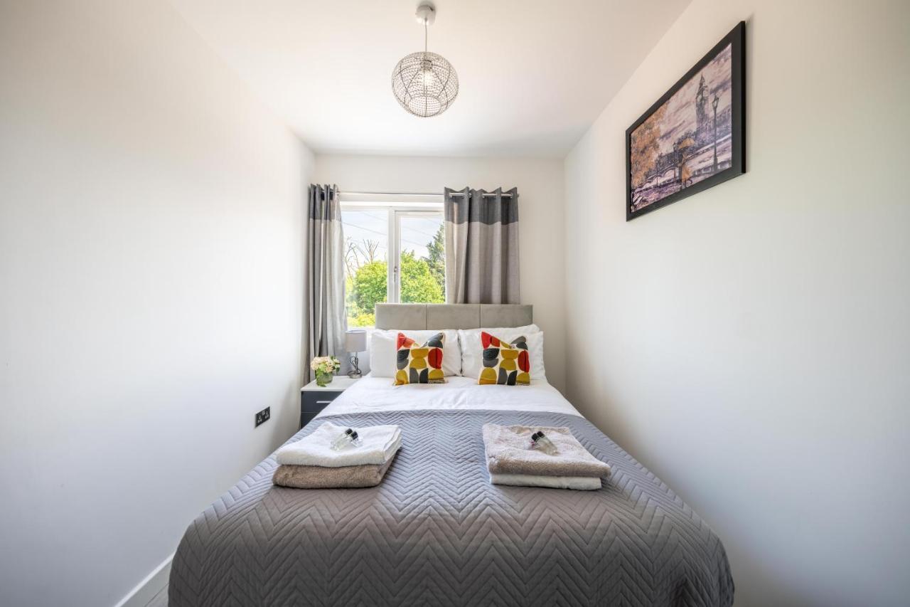 Ash View Place 4 -Heathrow - Thorpe Park - Free Parking Staines-upon-Thames Εξωτερικό φωτογραφία