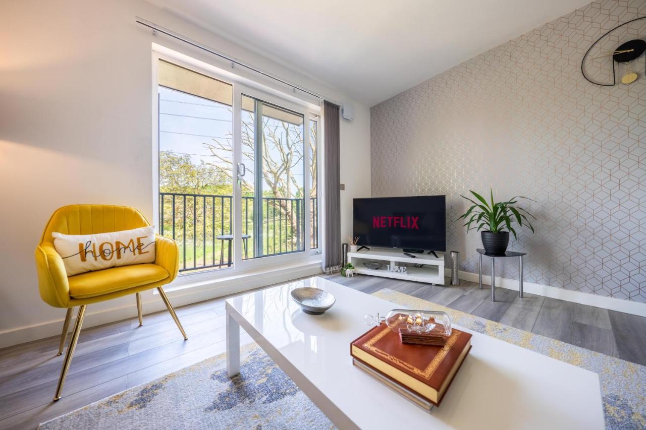 Ash View Place 4 -Heathrow - Thorpe Park - Free Parking Staines-upon-Thames Εξωτερικό φωτογραφία