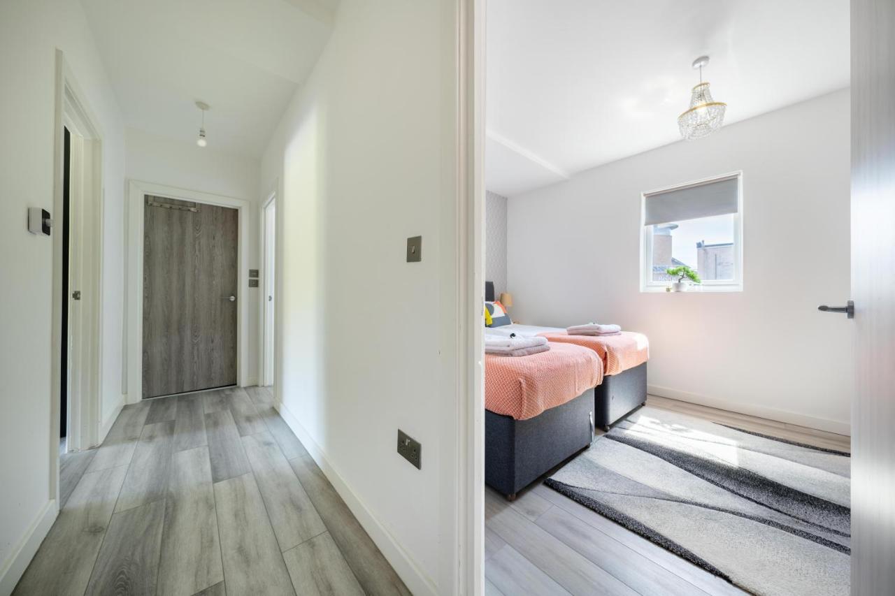 Ash View Place 4 -Heathrow - Thorpe Park - Free Parking Staines-upon-Thames Εξωτερικό φωτογραφία