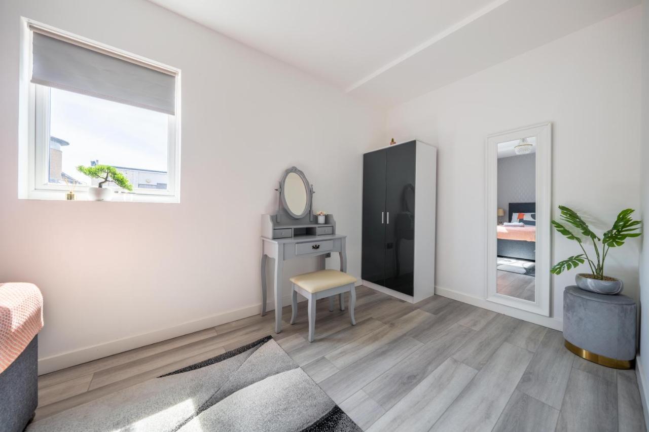 Ash View Place 4 -Heathrow - Thorpe Park - Free Parking Staines-upon-Thames Εξωτερικό φωτογραφία