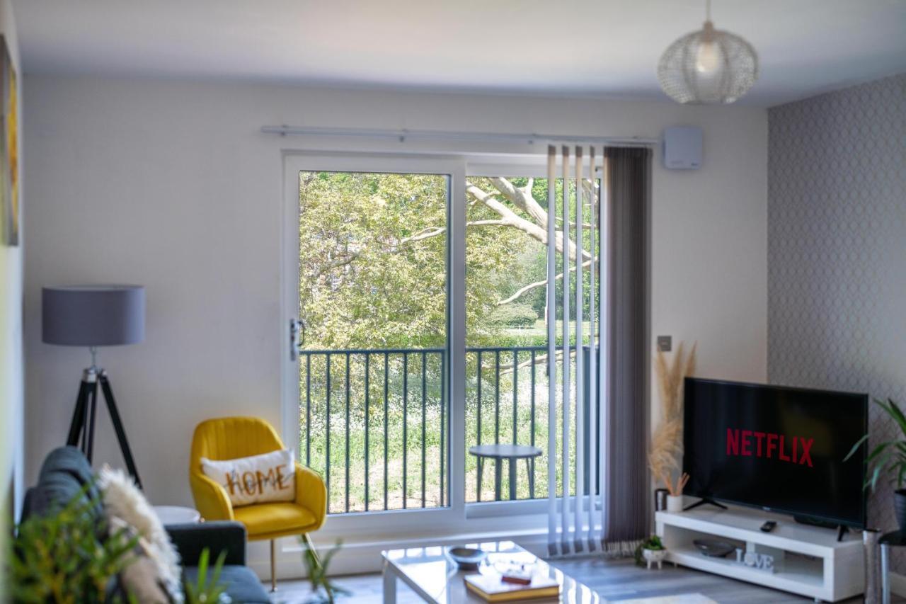 Ash View Place 4 -Heathrow - Thorpe Park - Free Parking Staines-upon-Thames Εξωτερικό φωτογραφία