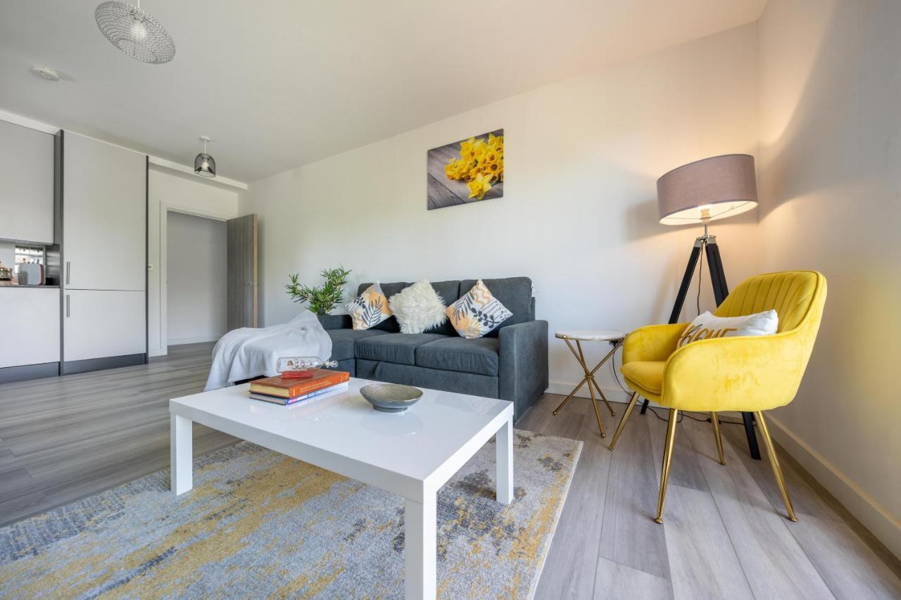 Ash View Place 4 -Heathrow - Thorpe Park - Free Parking Staines-upon-Thames Εξωτερικό φωτογραφία