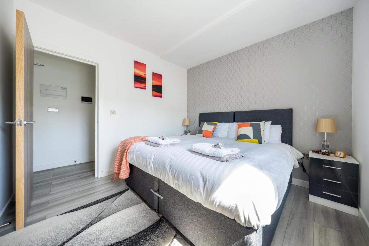 Ash View Place 4 -Heathrow - Thorpe Park - Free Parking Staines-upon-Thames Εξωτερικό φωτογραφία